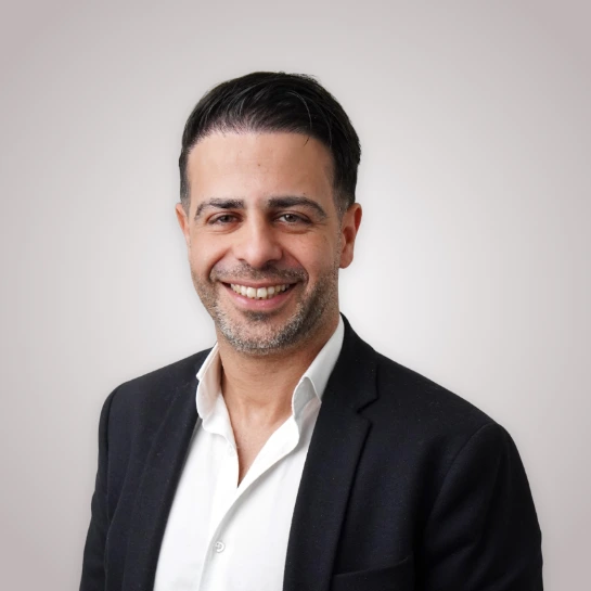 Online Marketing Consultant Sasha Yazdi